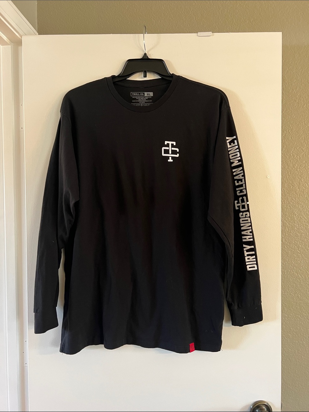 Troll Co. Men’s Black Long Sleeve Graphic Tee - Dirty Hands Clean Money Sz XL